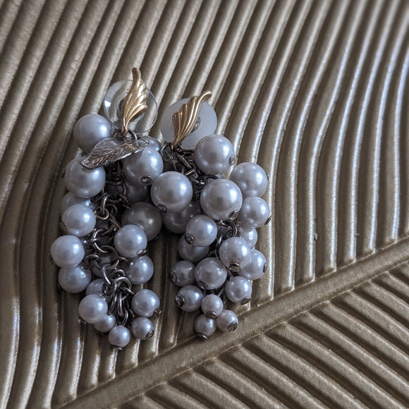 Vintage Pearl Cluster Grape Earrings With Leaf Accents - Picture 1 of 5